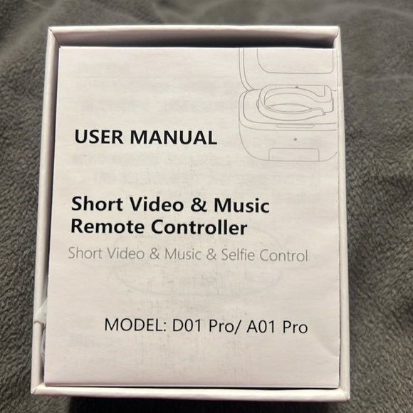 NIB 2-in-1 Remote Scroller Ring with Phone Holder - Picture 3 of 14